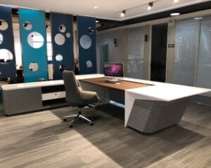 Top Sale Modern White Glossy High End CEO Office Furniture Luxury Wireless Charging Boss Executive Desk